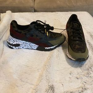 Steve Madden sneakers